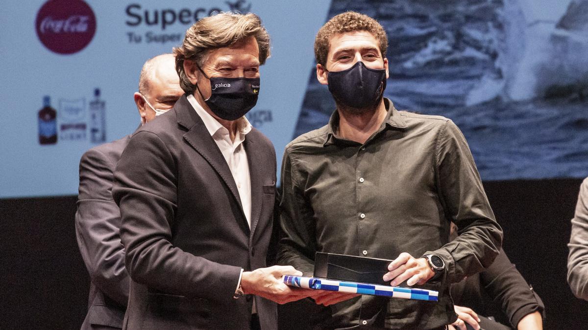 Lete y Nico Rodríguez, tras recibir su premio.