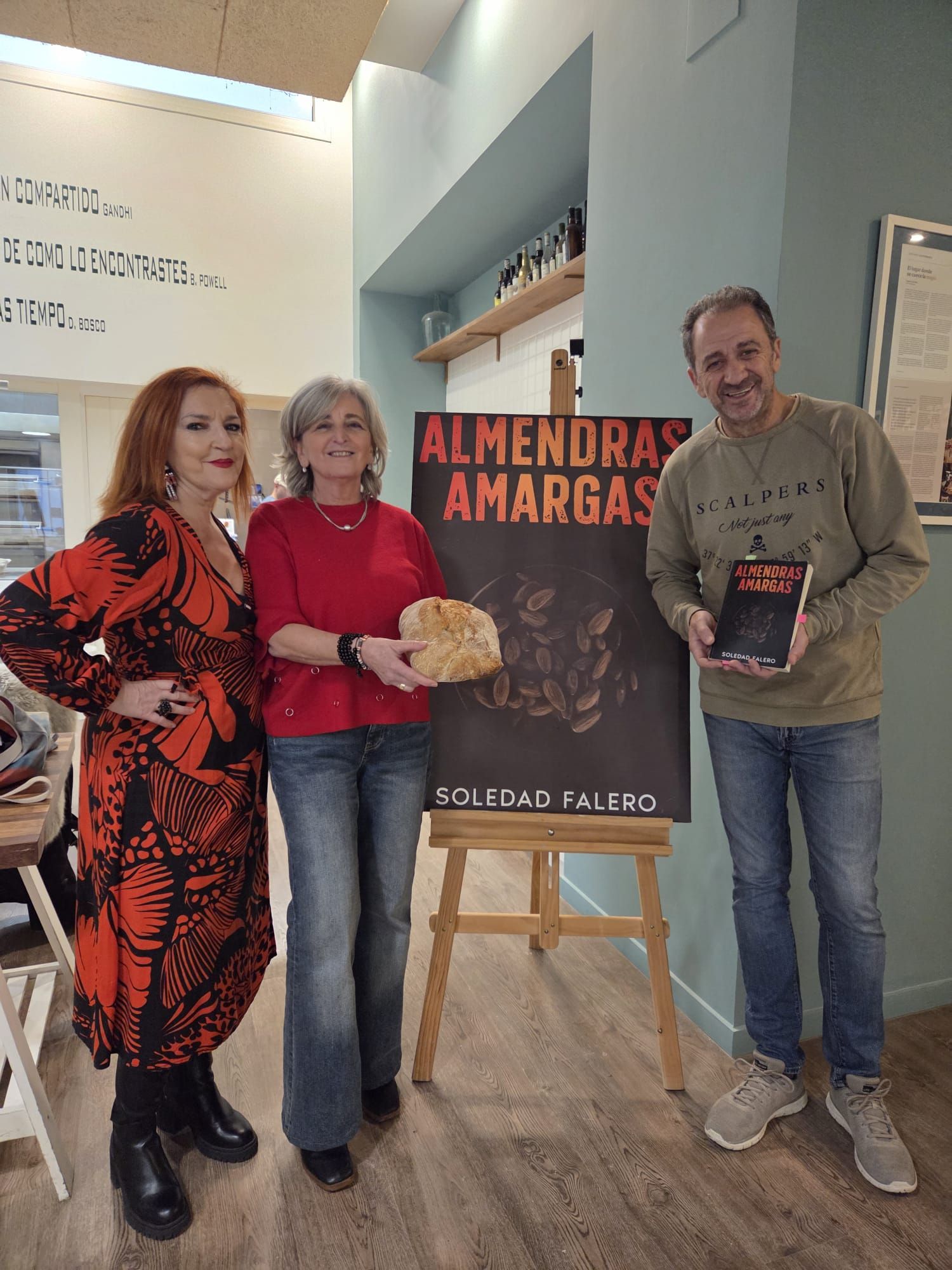 Marisol Torres con Soledad Falero y Eugenio Garrido, en Pan Contigo, durante la presentación de 'Almendras amargas'.
