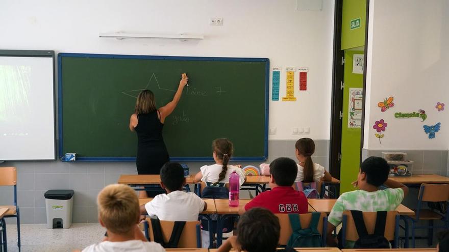 Cada año 200 profesores piden compaginar la docencia con otro puesto de trabajo
