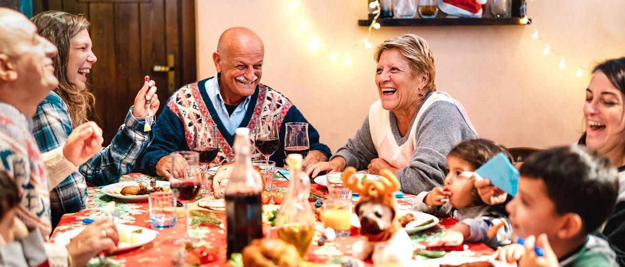 Cena de Navidad en familia y sin restricciones de número de invitados, una posible realidad este año