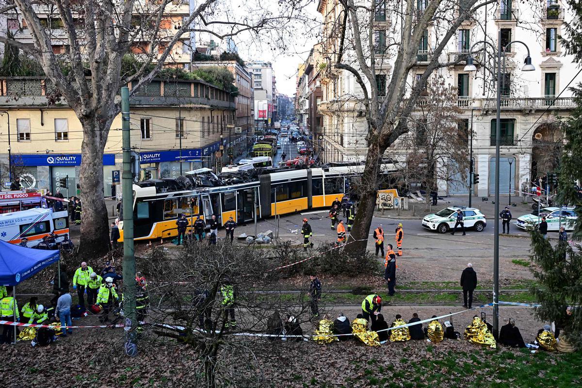 Al menos dos muertos y unos 40 heridos al estrellarse un tranvía contra ...