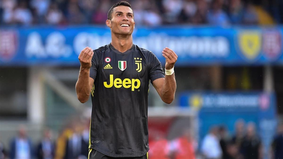 Cristiano Ronaldo se lamenta de una ocasión fallada ante el Chievo en Verona.