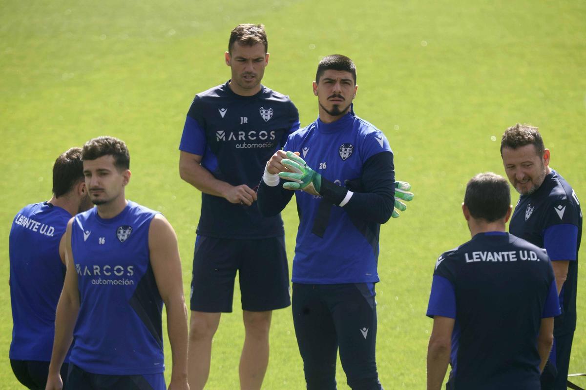 Entrenamiento previo por el ascenso del Levante UD - Superdeporte