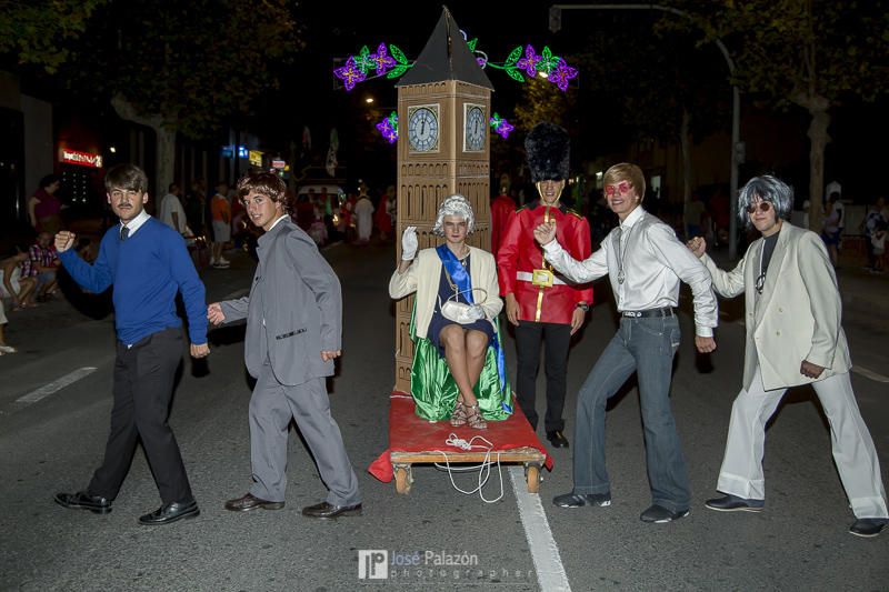 Una ola de color inunda las calles de La Nucía