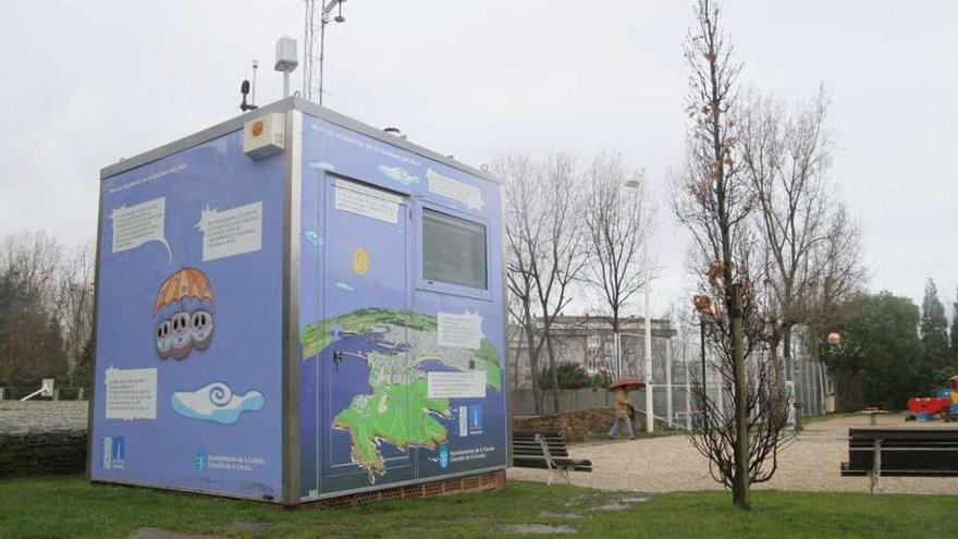 Estación de control de la calidad del aire de la plaza Pablo Iglesias.