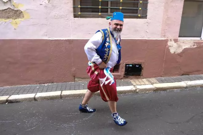 La tormenta en Petrer obliga a cobijarse a los festeros en plenas fiestas de Moros y Cristianos