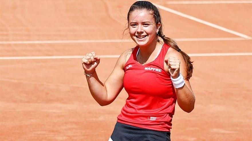 Ariana Gerrlings, celebrando su título de campeona de Europa. | RFET