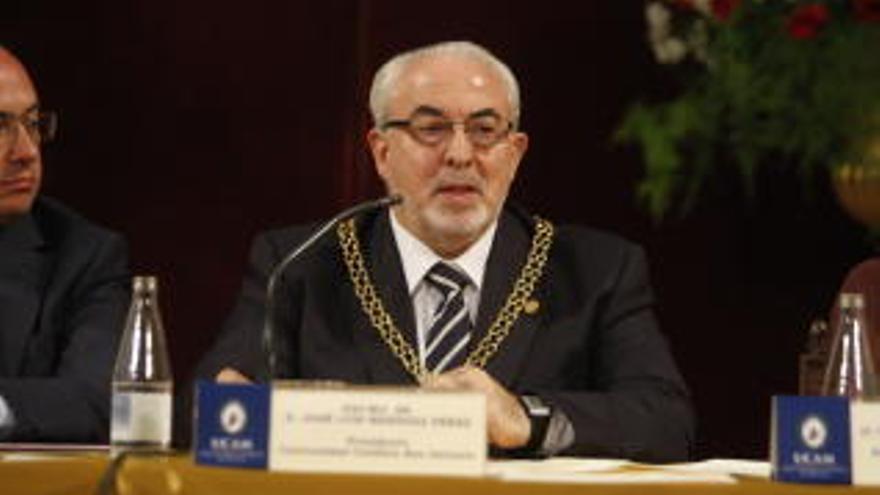 José Luis Mendoza durante el acto de apertura del curso