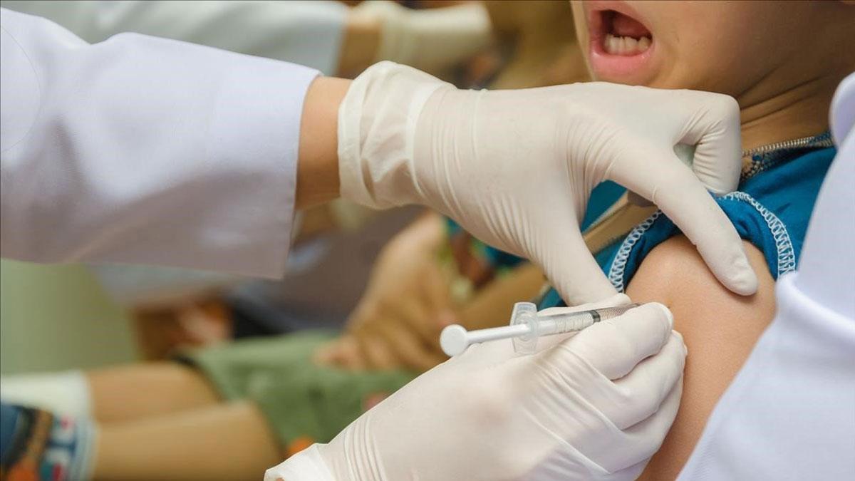 Los pediatras recomiendan vacunar de gripe a todos los niños de más de seis meses