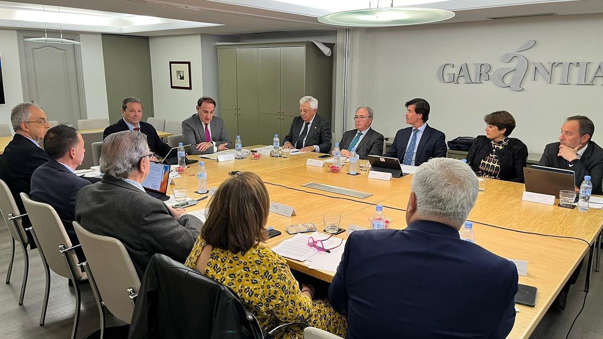 El consejo de administración de Garántia, que se ha reunido este mes de marzo.