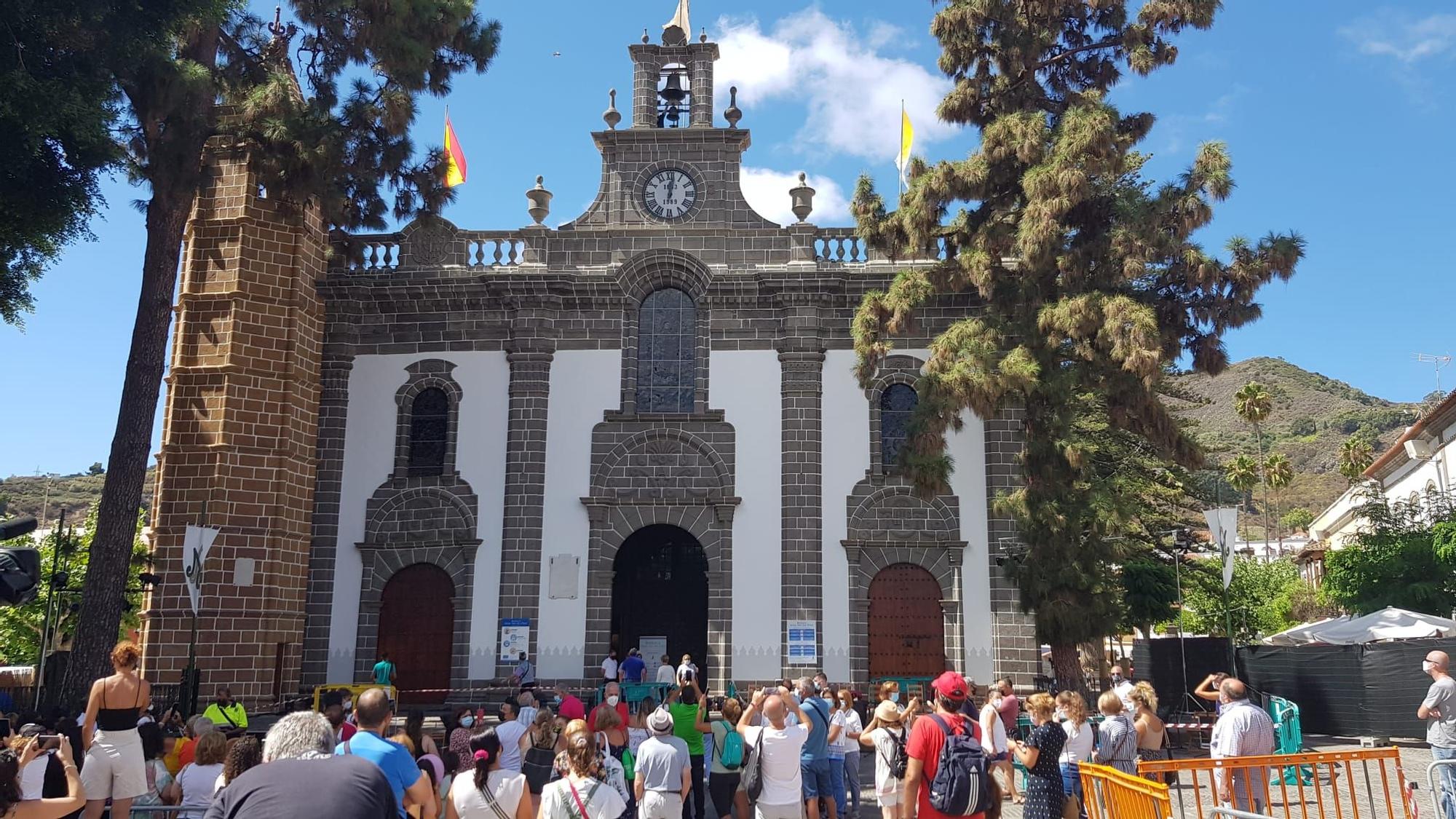 La bandera de las fiestas ya ondea en alto