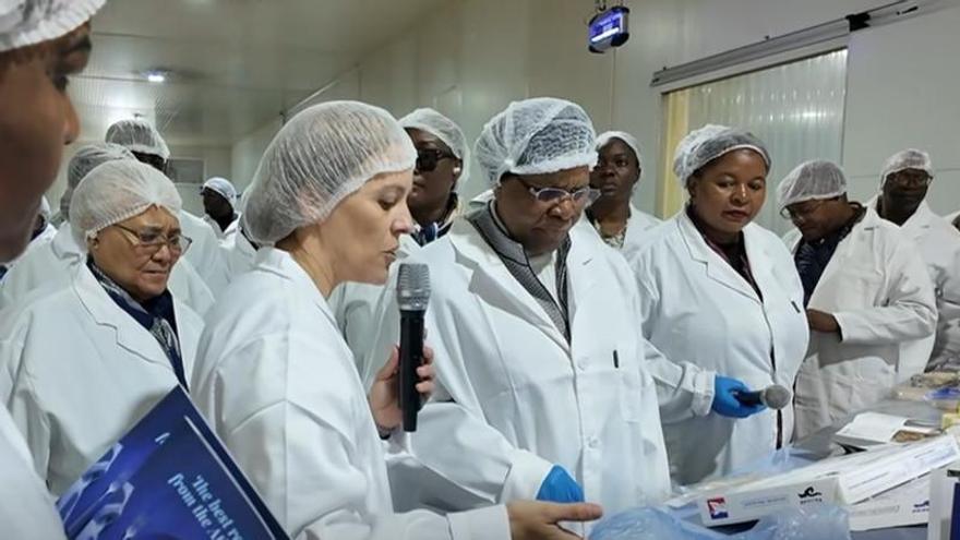 La presidenta de Namibia busca revitalizar el sector pesquero y visita las instalaciones de la viguesa Pereira en el país africano