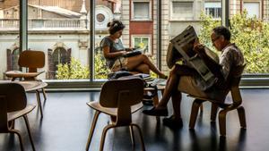 Un de cada tres refugis climàtics tanca a l’agost malgrat la calor