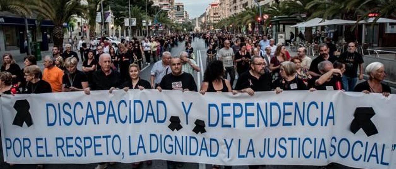 Más de 3.300 dependientes presentan recursos contra el copago de la Generalitat