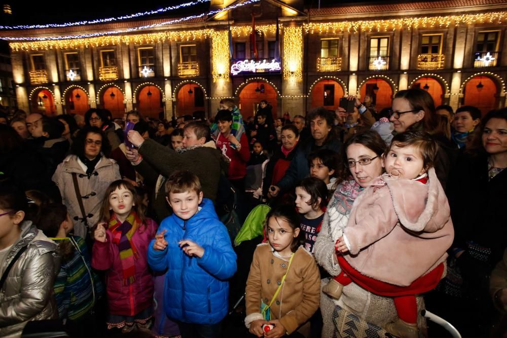 Encendido de las luces de Navidad en Avilés