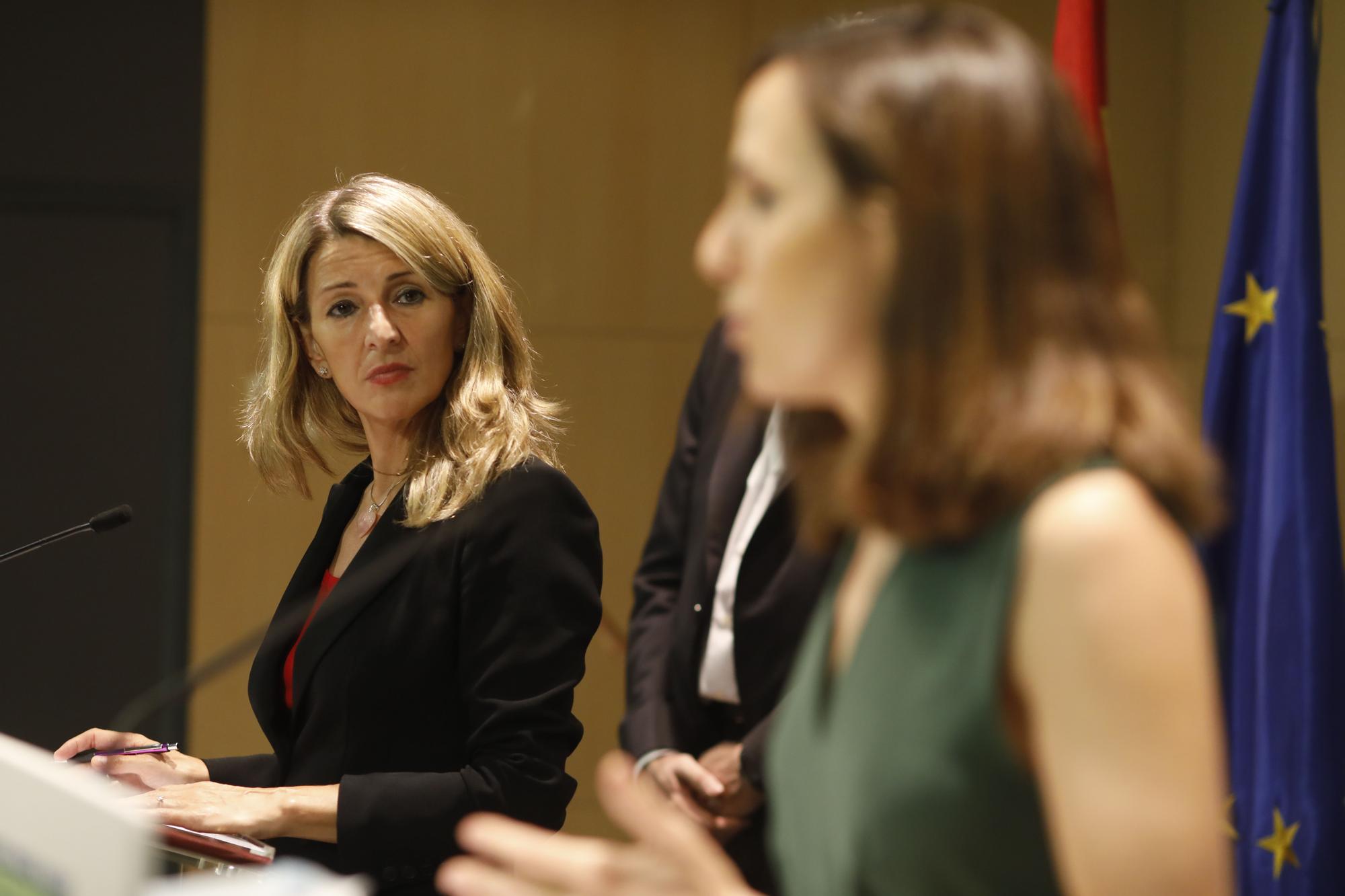 La vicepresidenta segunda del Gobierno, Yolanda Díaz, y la ministra de Derechos Sociales y Agenda 2030, Ione Belarra, en una foto de archivo.