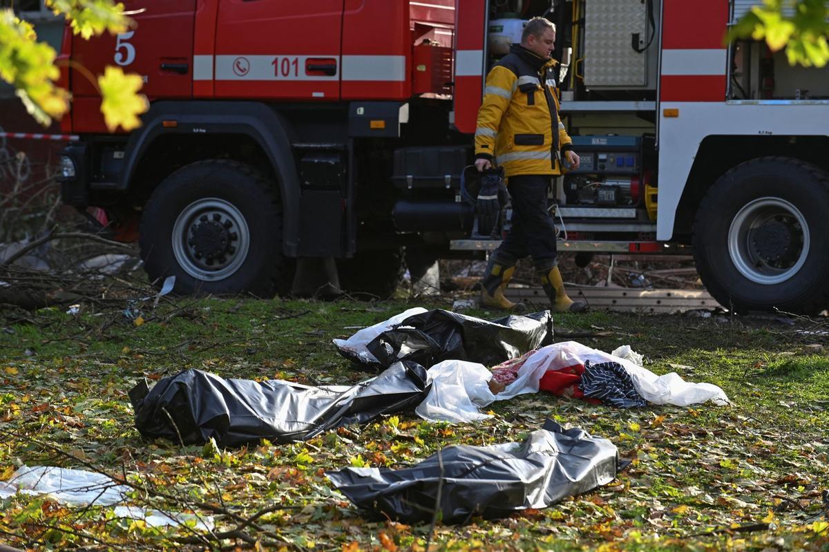 Al menos 12 personas han muerto como resultado del ataque nocturno ruso con misiles contra la ciudad ucraniana de Zaporiyia.