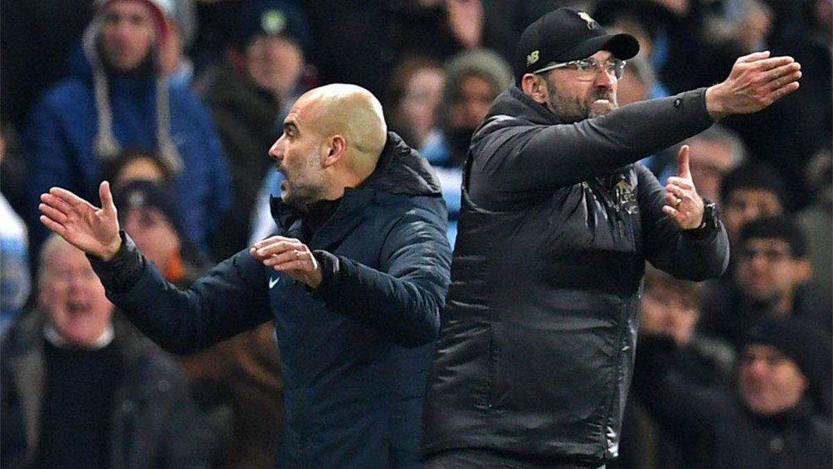 Josep Guardiola y Jürguen Klopp durante el Manchester City - Liverpool de la Premier League 2018/19