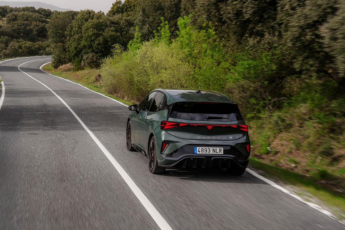 El nuevo Cupra Born cambia su diseño.