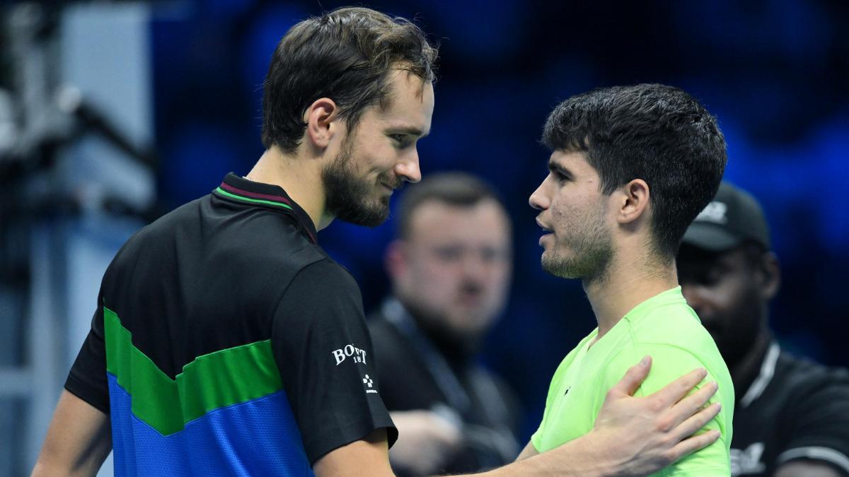 El último cara a cara entre ambos fue en la fase de grupos de las ATP Finals, donde Alcaraz venció a Medvedev