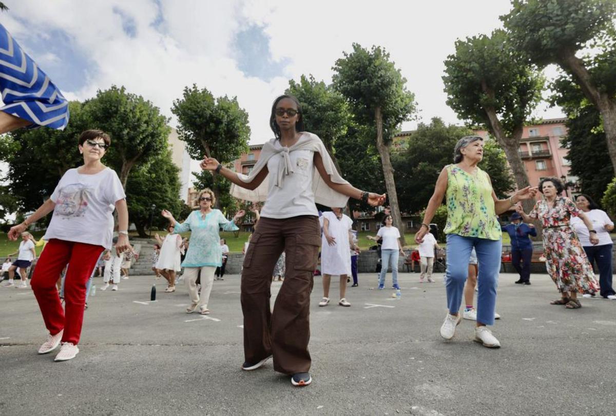 Cuerpo, mente y ánimo reviven al ritmo de la bailoterapia