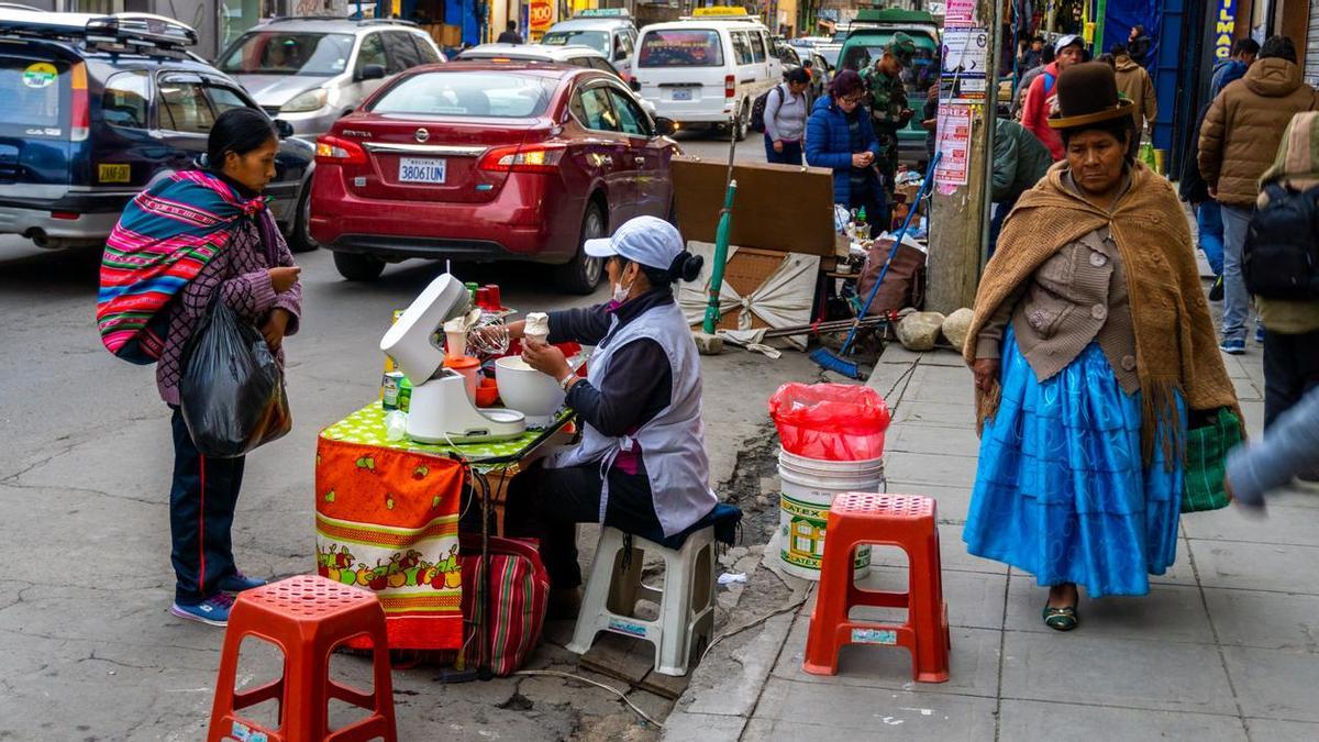 Mercadillo callejero en Bolivia