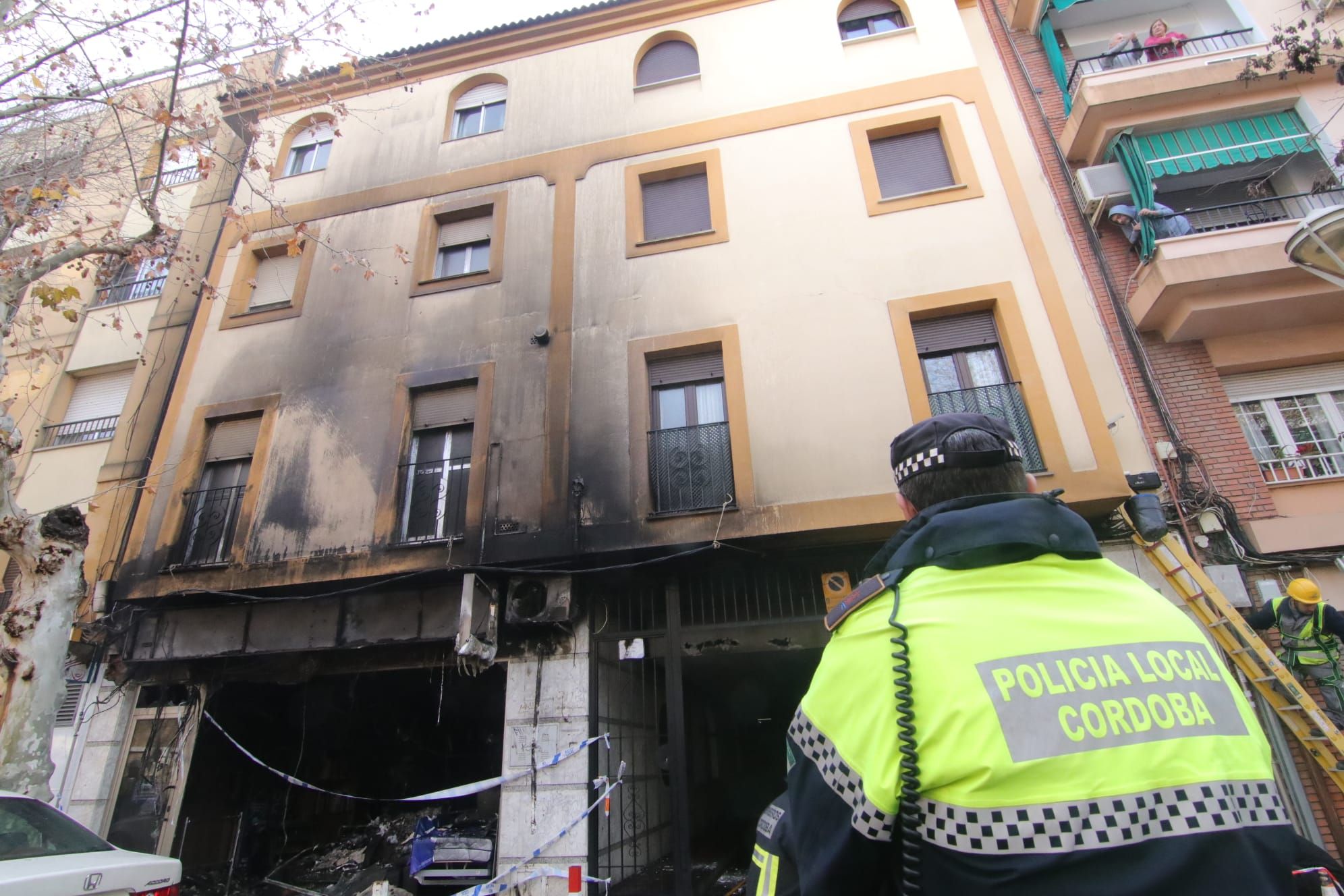 Un incendio calcina una tienda de colchones en Santa Rosa - Diario Córdoba