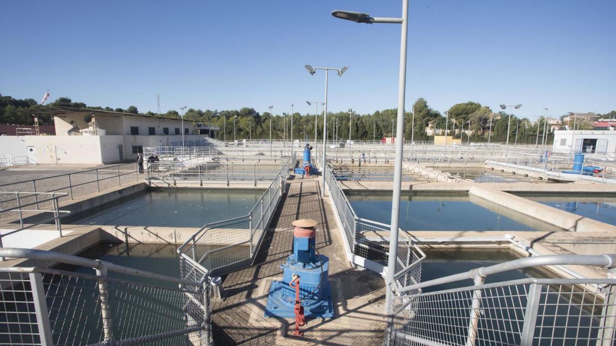 Una vista general de la potabilizadora de agua La Presa de Manises. | FERNANDO BUSTAMANTE