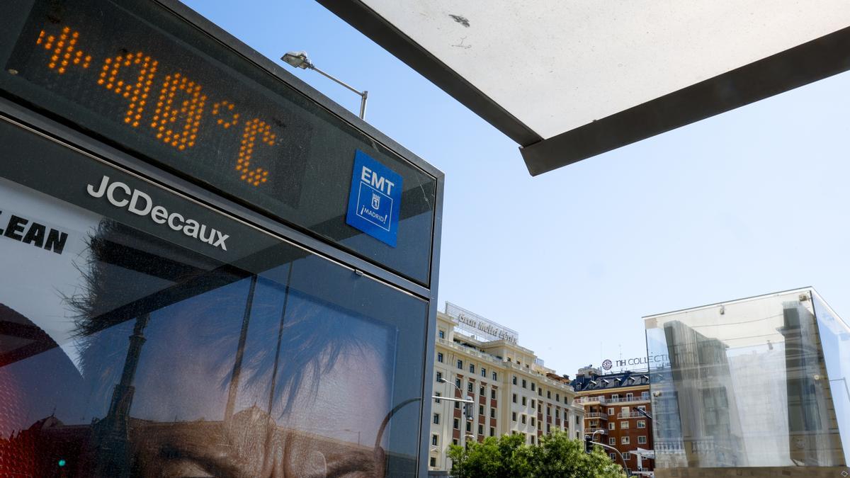 La ola de calor alcanza su punto álgido con temperaturas entre 40-42º en media España.