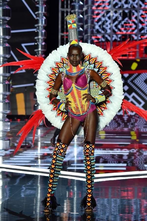 Victoria's Secret Fashion Show 2017: Grace Bol