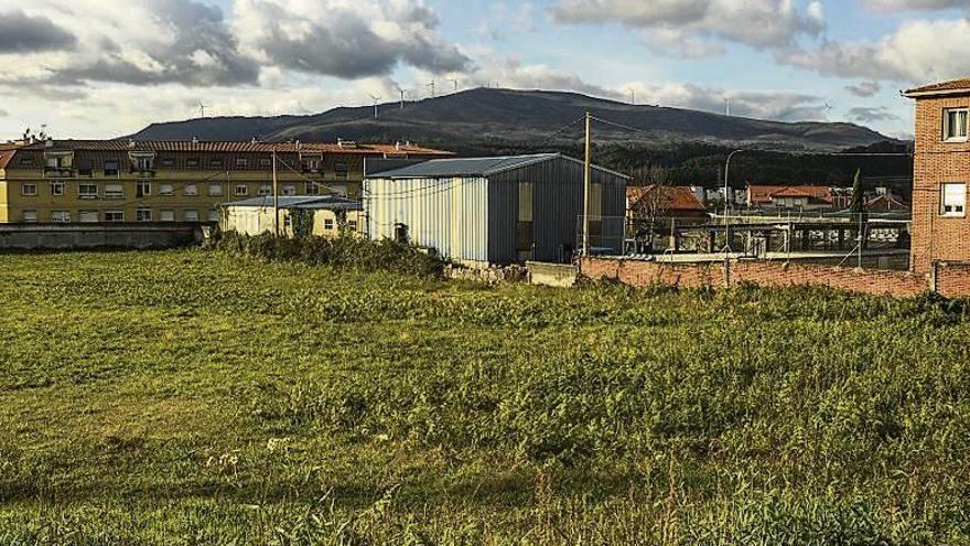 La finca de la Escola Taller, una de las ofrecidas por el Concello. // I.A.