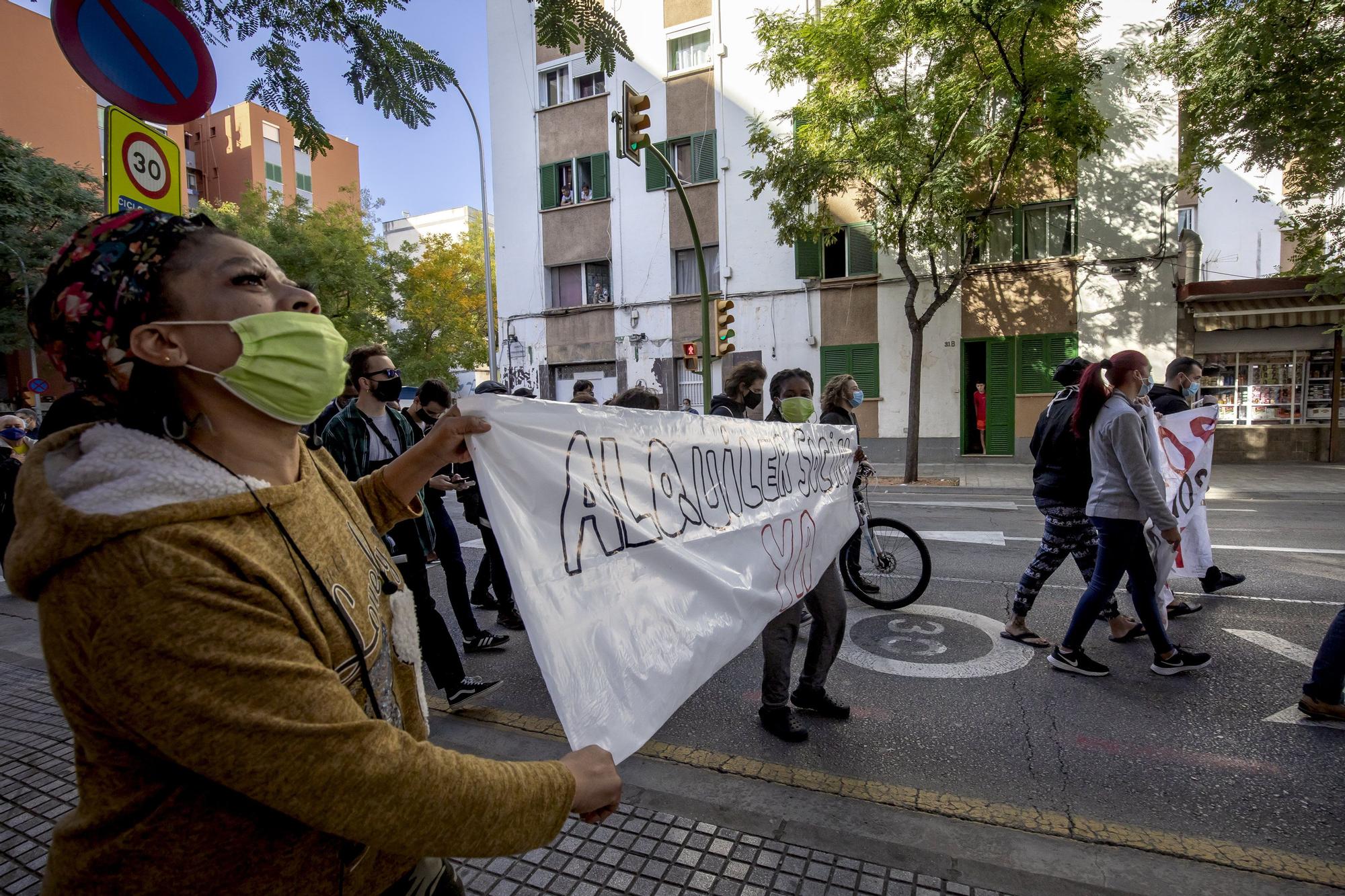 Stop Desnonaments se moviliza en Son Gotleu para pedir "el fin de la violencia económica" de los desahucios