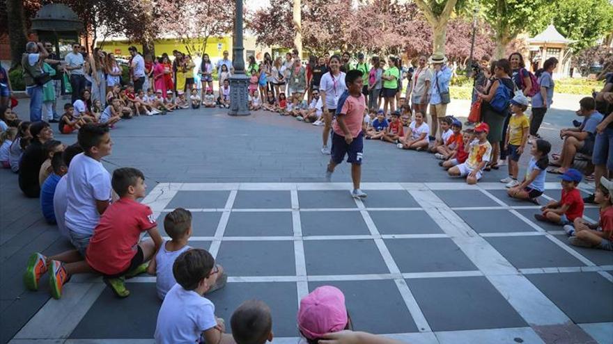 Jornada de juegos para abrir el festival folclórico de Badajoz