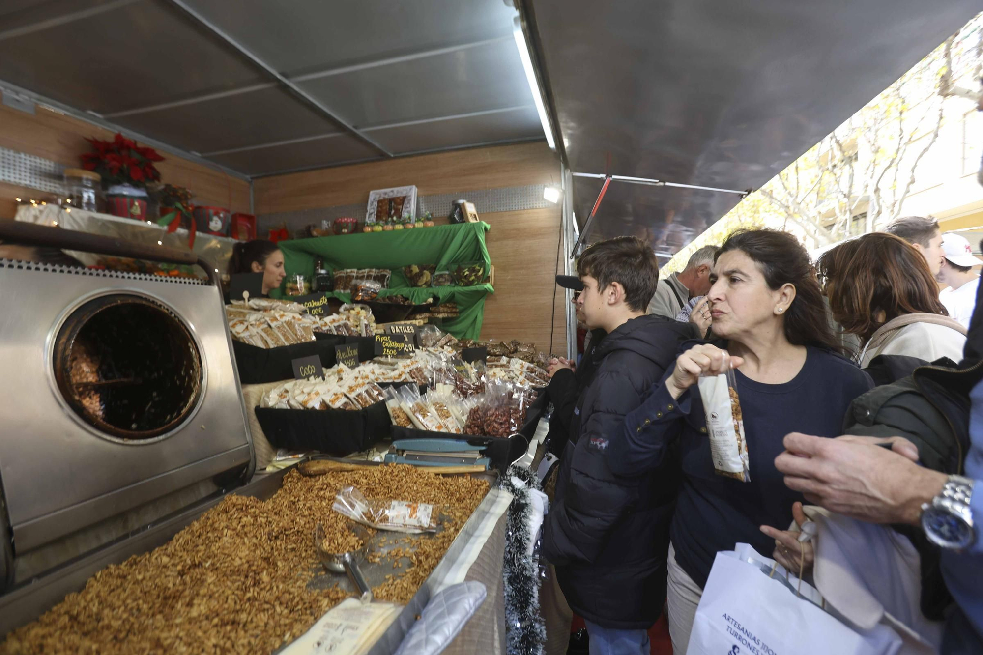 Gran afluencia en la Feria de la Navidad de Xixona