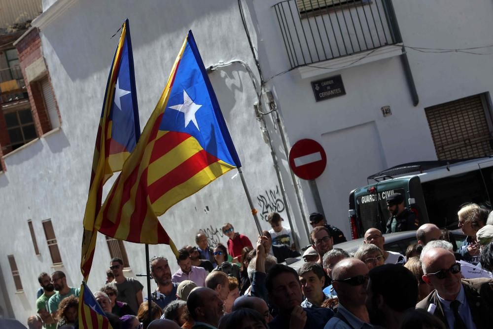 Resistència pacífica davant d'Unipost a Terrassa