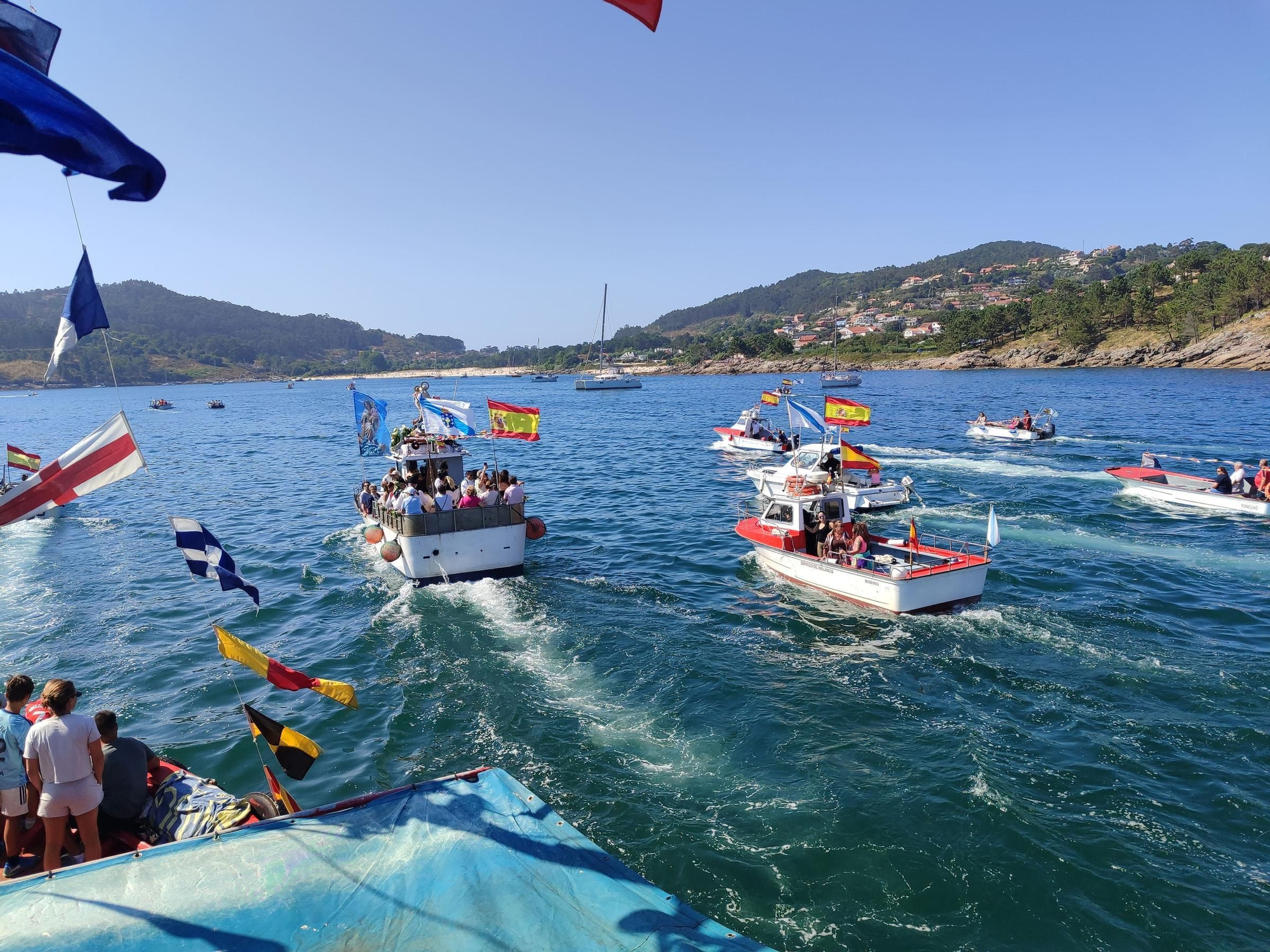 Cangas se hace a la mar por su Virgen del Carmen