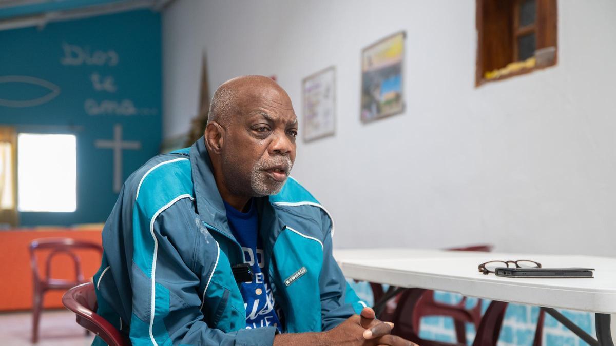 Reinaldo Flores, migrante cubano a la espera de la regularización