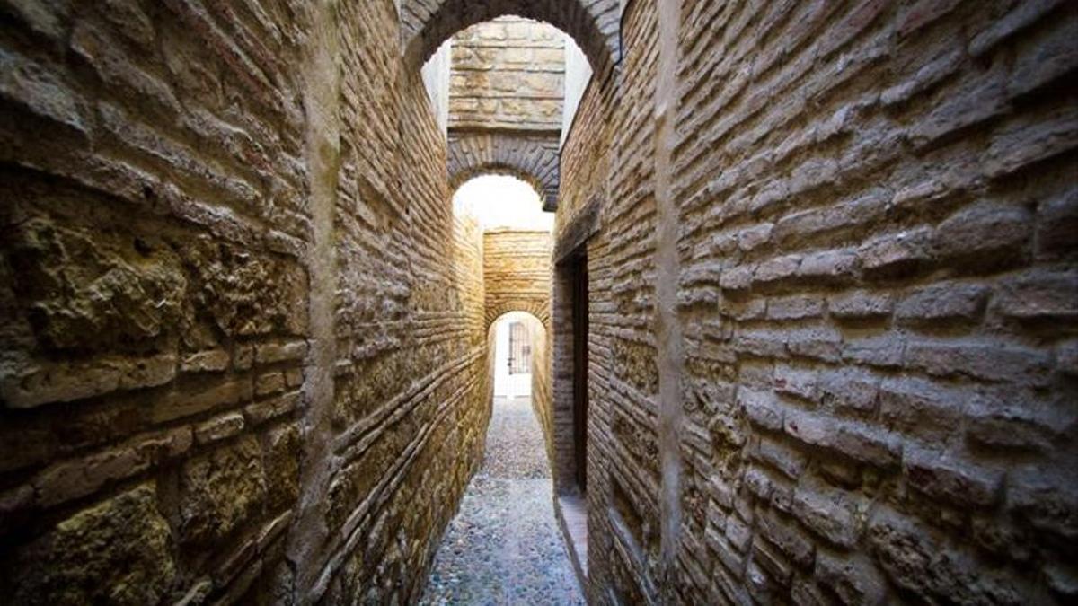 Calle de los arquillos junto a la Calle Cabezas