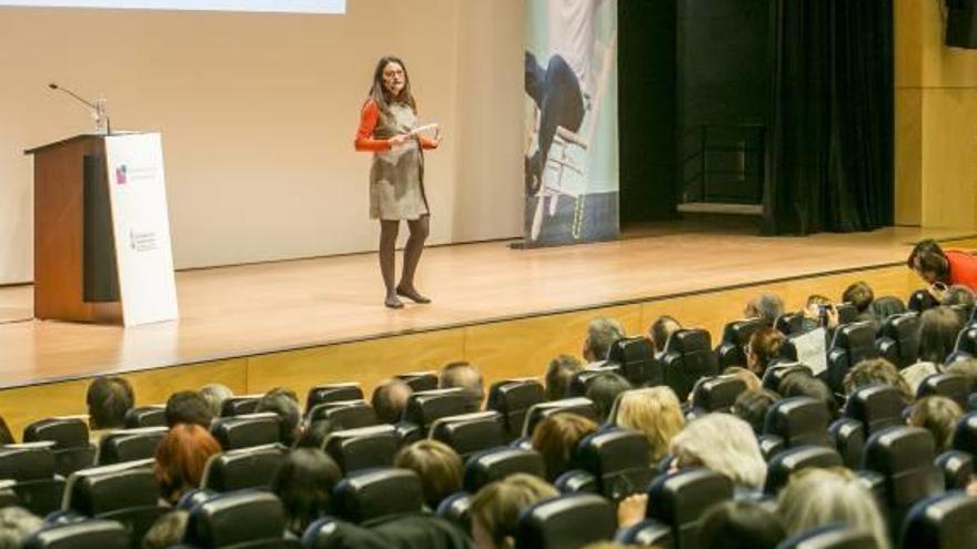 Oltra presentó ayer en el Paraninfo de la Facultad de Derecho la nueva ley social del Consell.