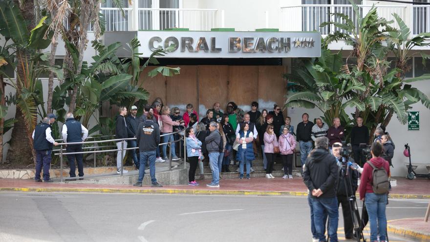 Todas las fotos de la concentración de trabajadores de hoteles de la cadena By Llum en es Canar