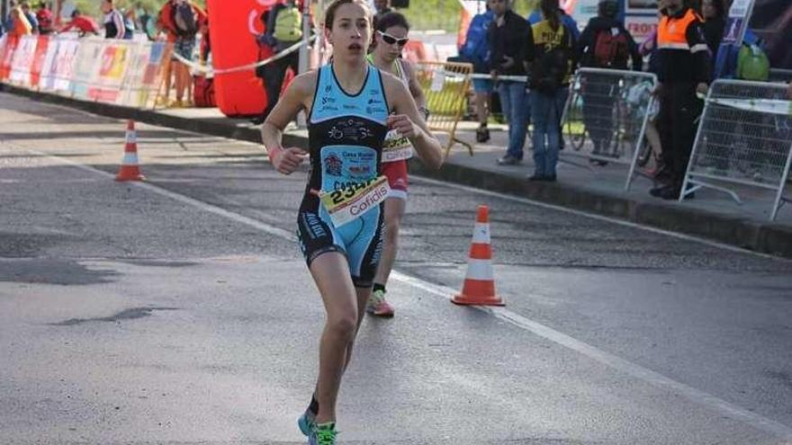 La triatleta buenense en una competición. // G.N.