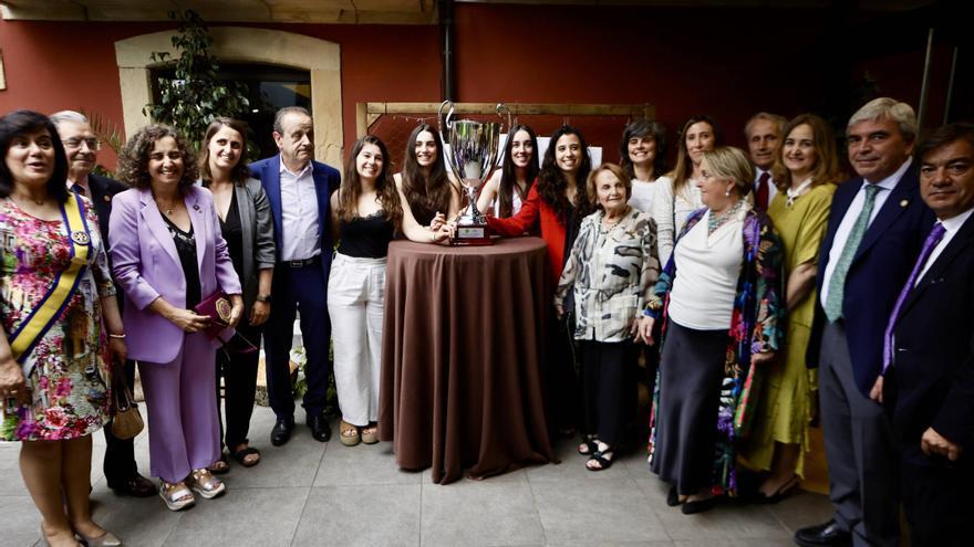 Los rotarios de Gijón ensalzan al Telecable Hockey: &quot;No es solo una escuela de deporte, lo es de vida&quot;