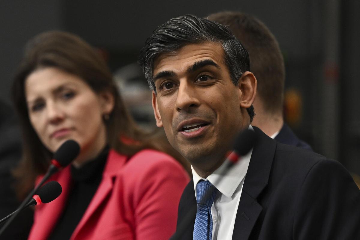 El primer ministro británico, Rishi Sunak, durante una reunión del gabinete, este lunes.
