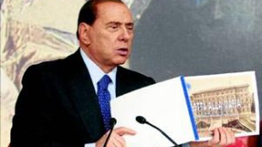 Berlusconi se siente perseguidopor &quot;jueces rojos&quot; y prensa