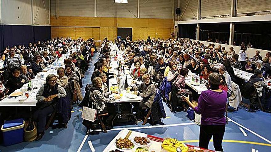 Sopar de dones, a la sala polivalent de l&#039;Estartit.