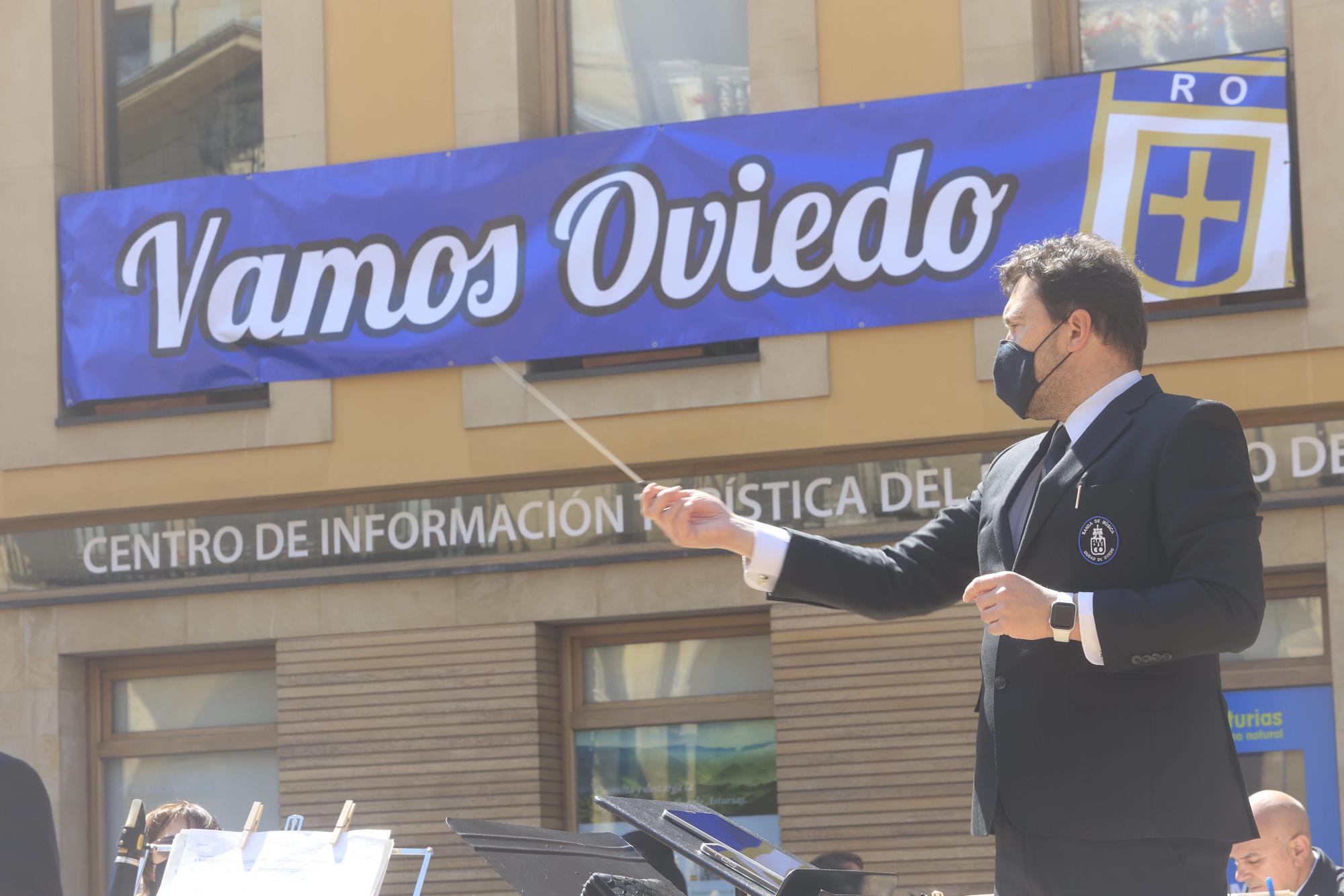 Ambiente en las calles de Oviedo por el derbi
