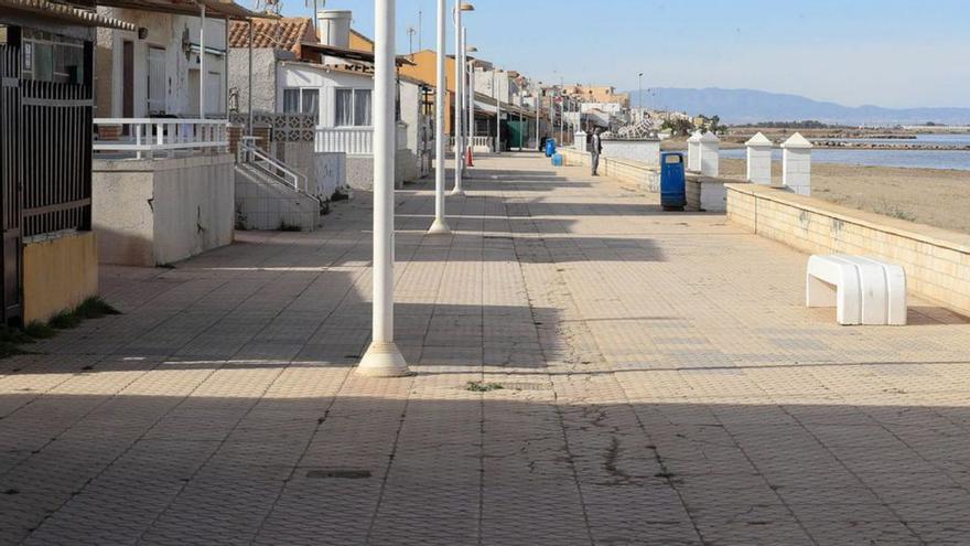 Restaurar calles, instalar semáforos y mejorar el paseo marítimo: las promesas incumplidas en Los Nietos