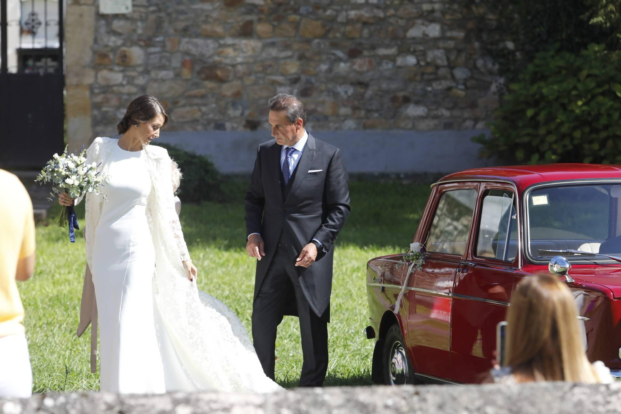 El Rey Felipe VI, testigo de excepción en la boda de su ahijado en Gijón (en imágenes)