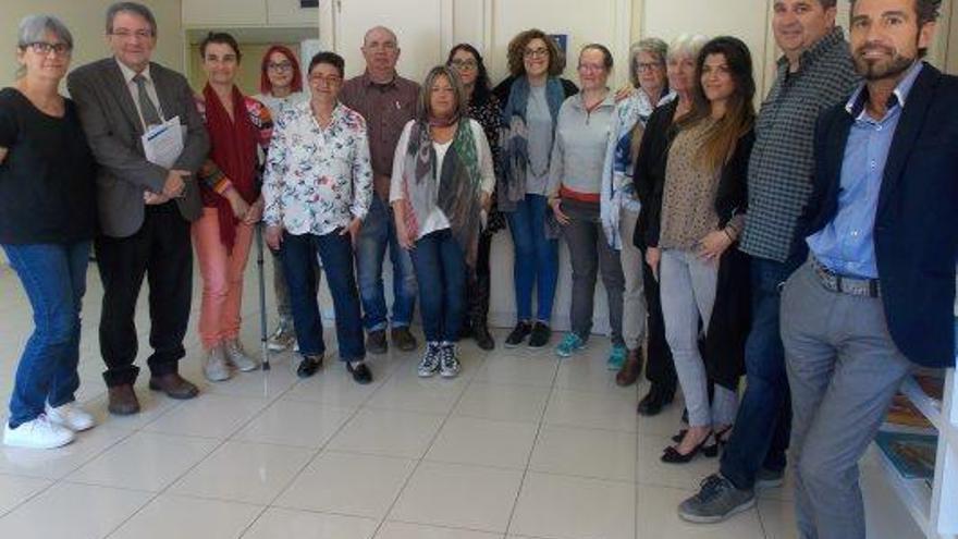 Representants d&#039;algunes de les associacions amb el doctor Badia, ahir