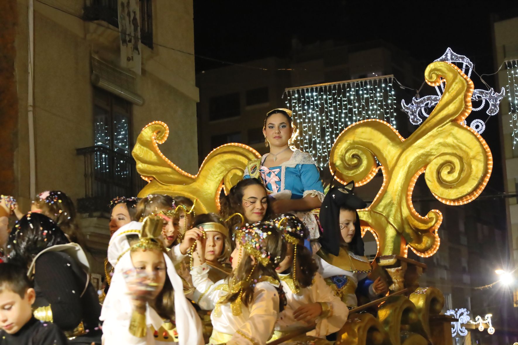 Todas las fotos del colorido desfile de carrozas de la Fira d'Onda